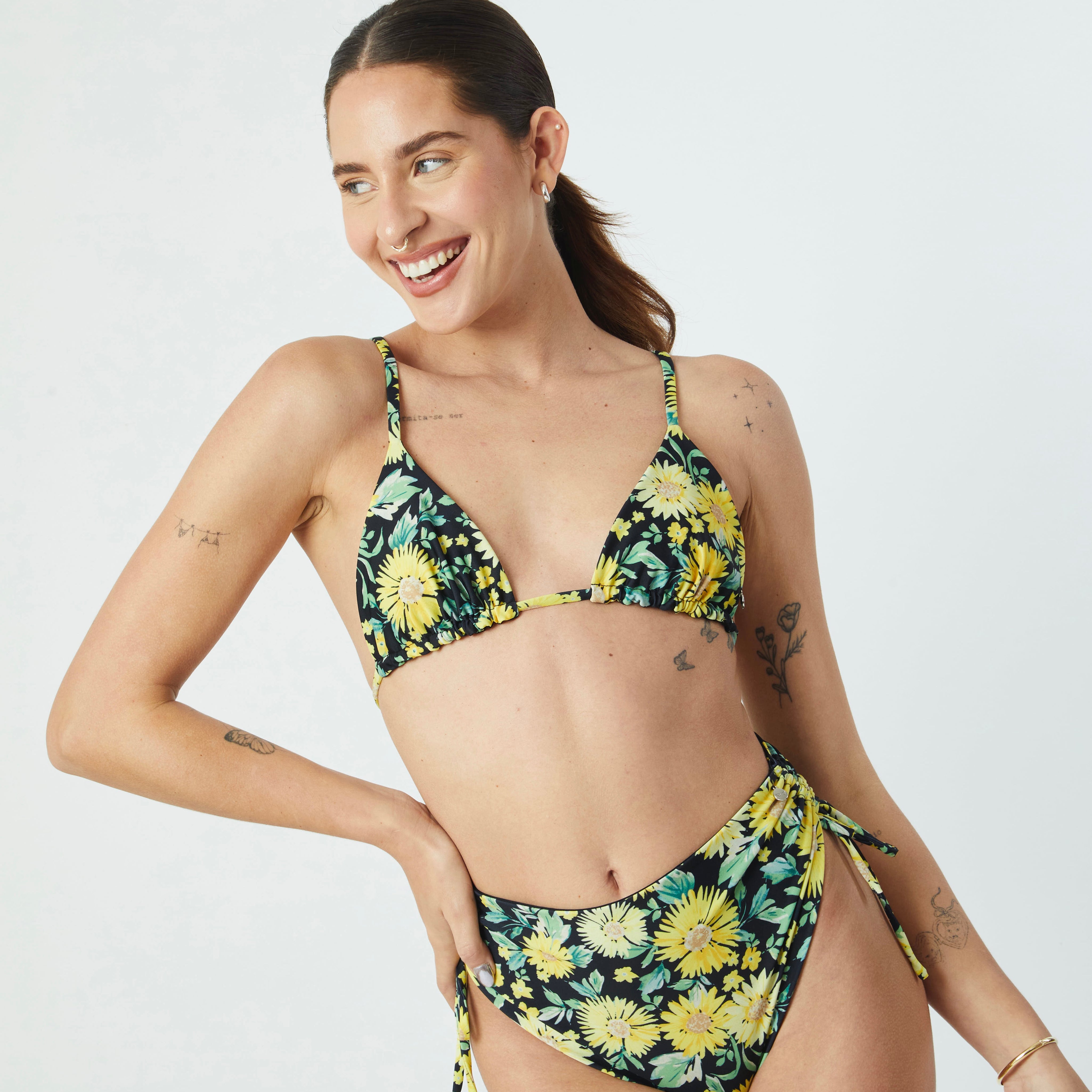 Top Gramas Girasoles reversible a negro