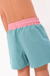 Short Bali Niño verde cemento con palo rosa