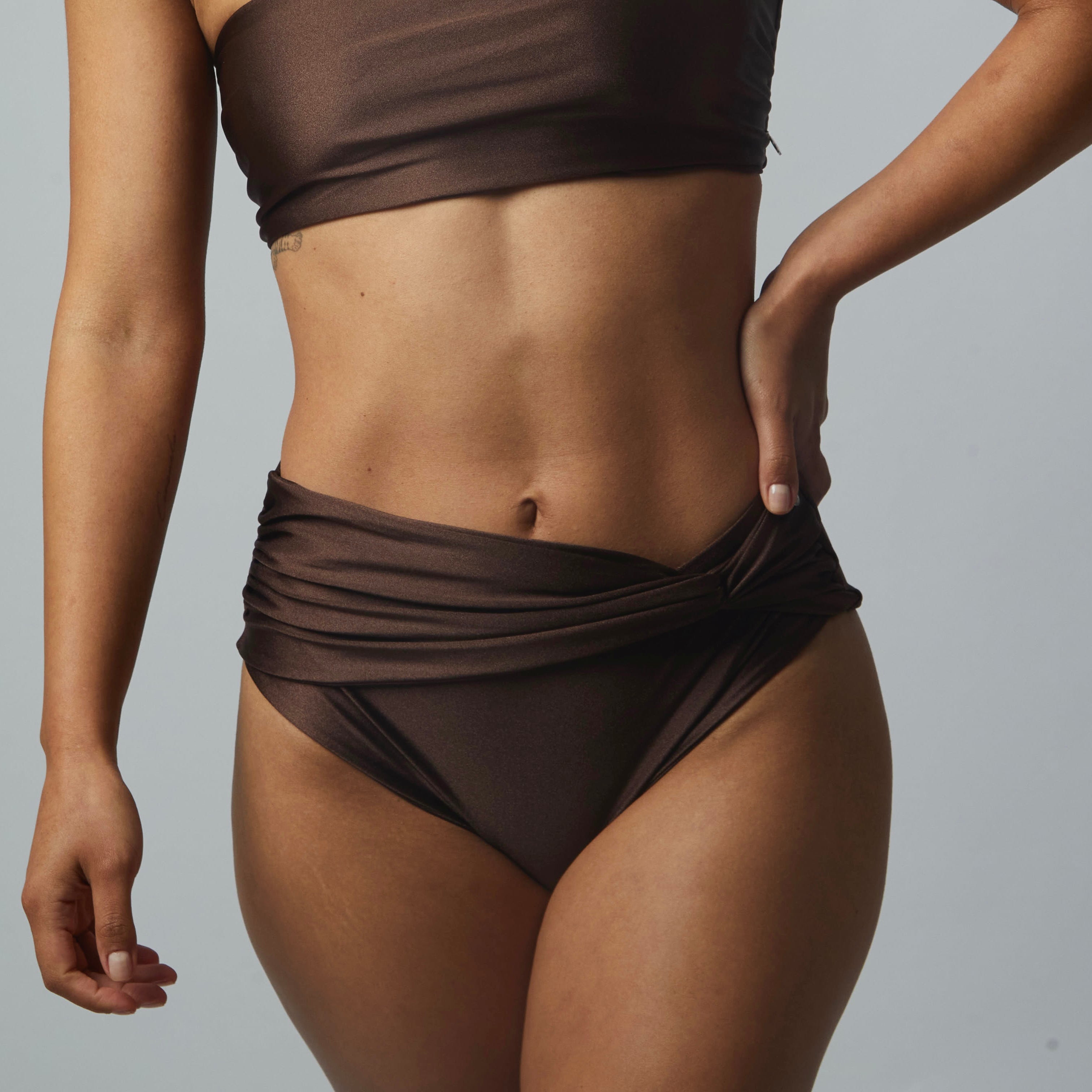 Bottom Filomena Marrón satinado