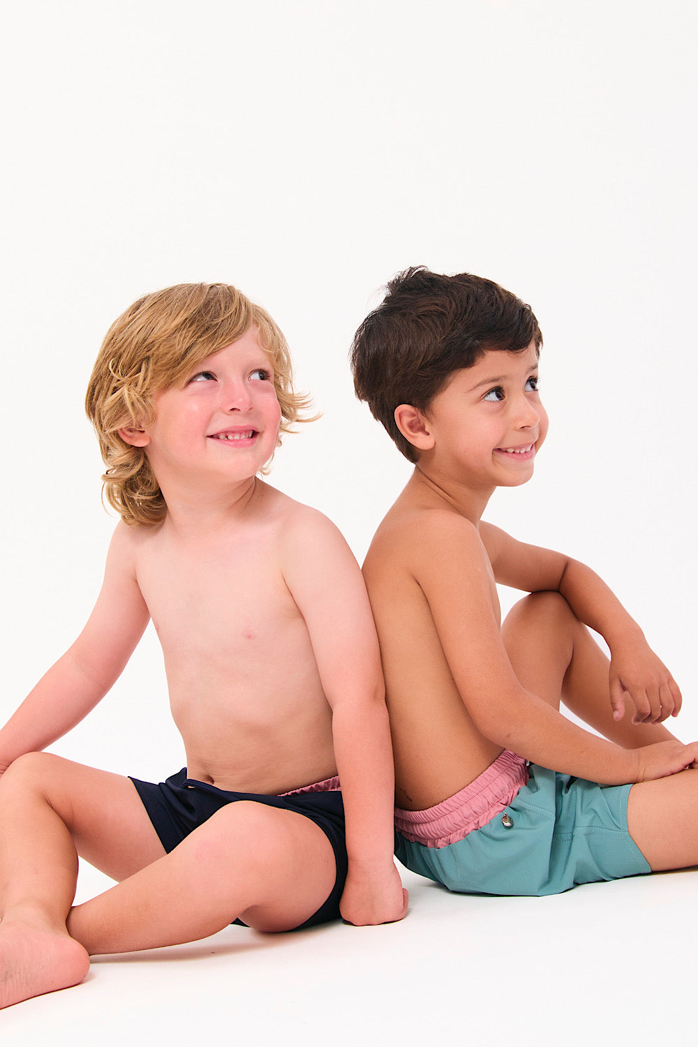 Short Bali Niño azul marino con palo rosa