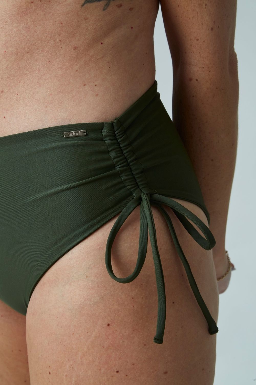 Bottom Pucusana Verde Militar oscuro