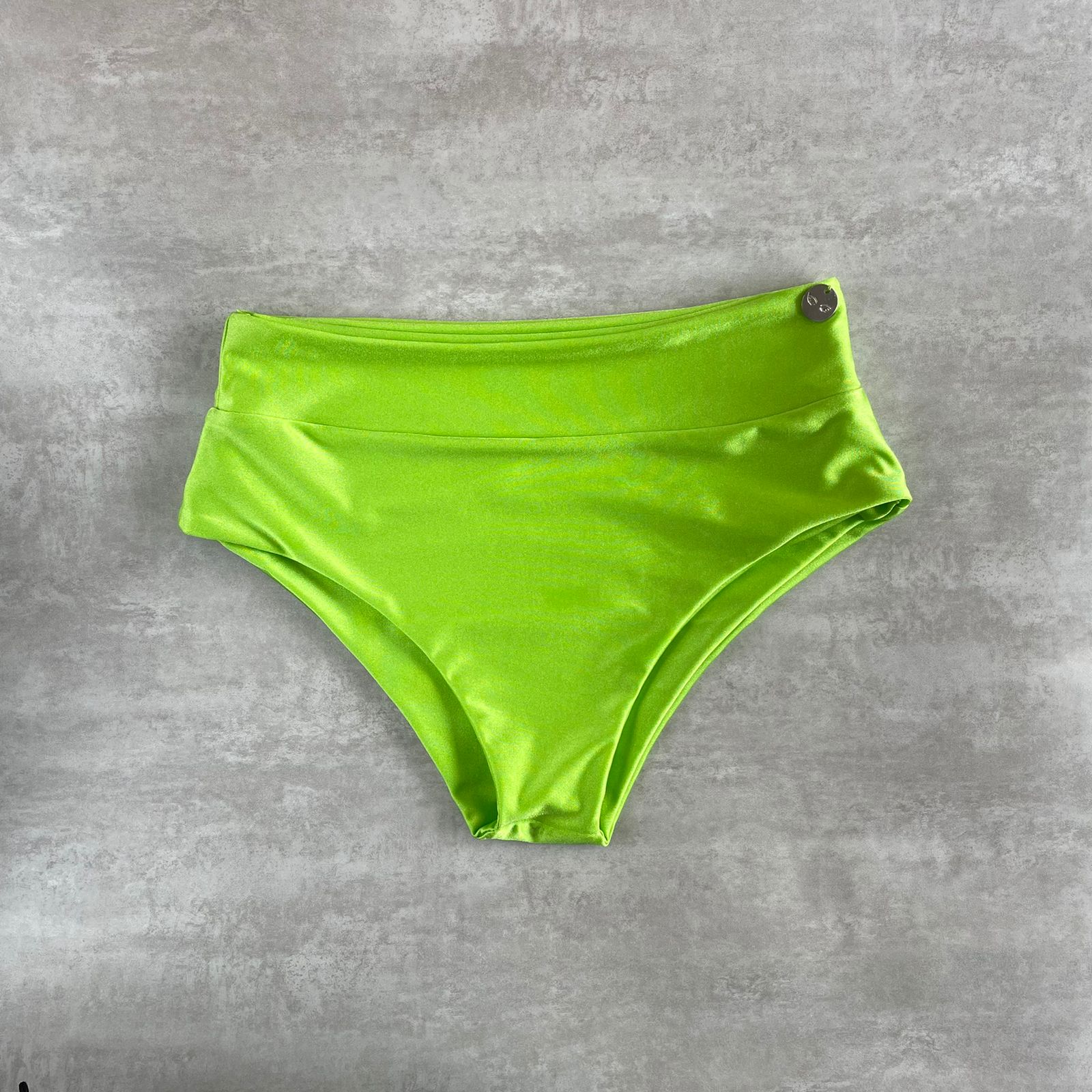 Bottom Bora Verde satinado drink