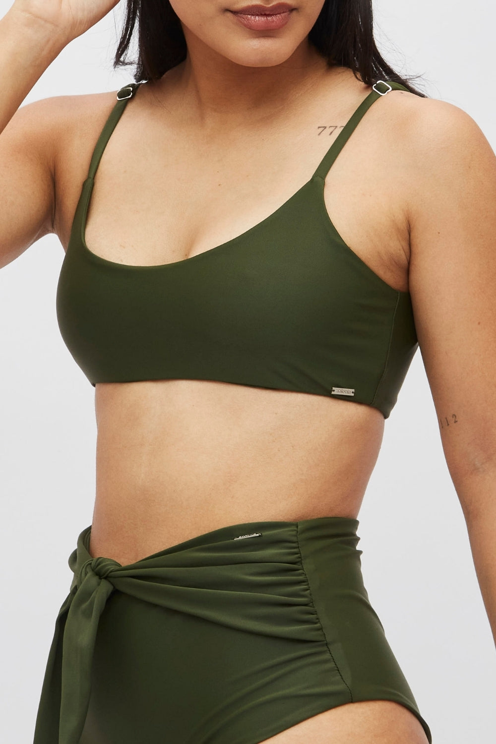 Top Vichayito Verde militar oscuro