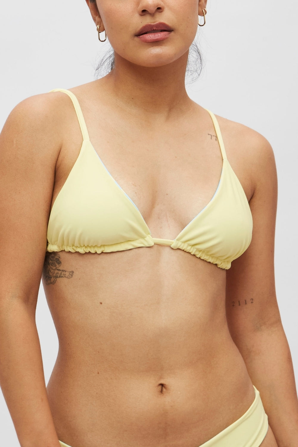 Top Gramas Lunares celeste reversible amarillo pastel