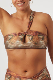 Top Barú Tierra satinado reversible a marrón chocolate