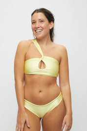 Top Barú Amarillo pastel satinado reversible a mate
