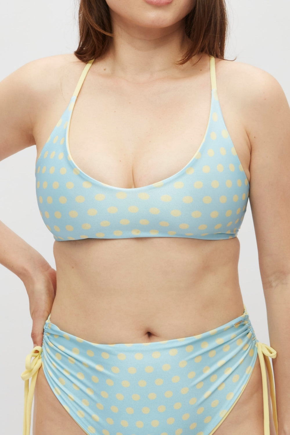 Top Quipa Lunares celeste reversible a amarillo pastel