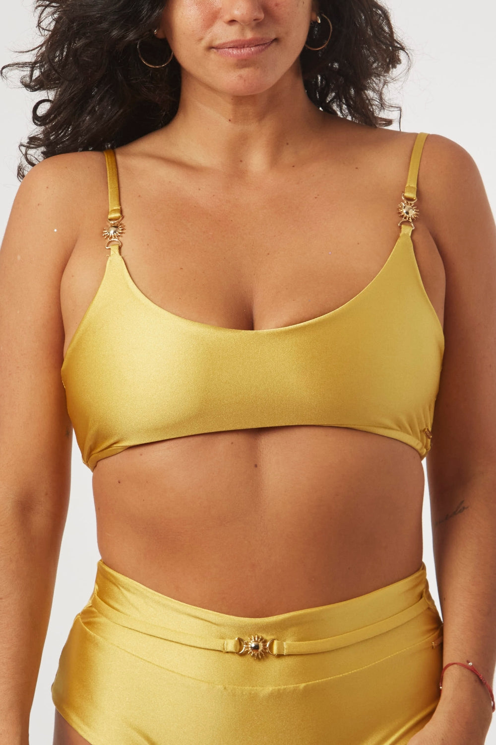 Top Vichayito Dorado satinado con dije