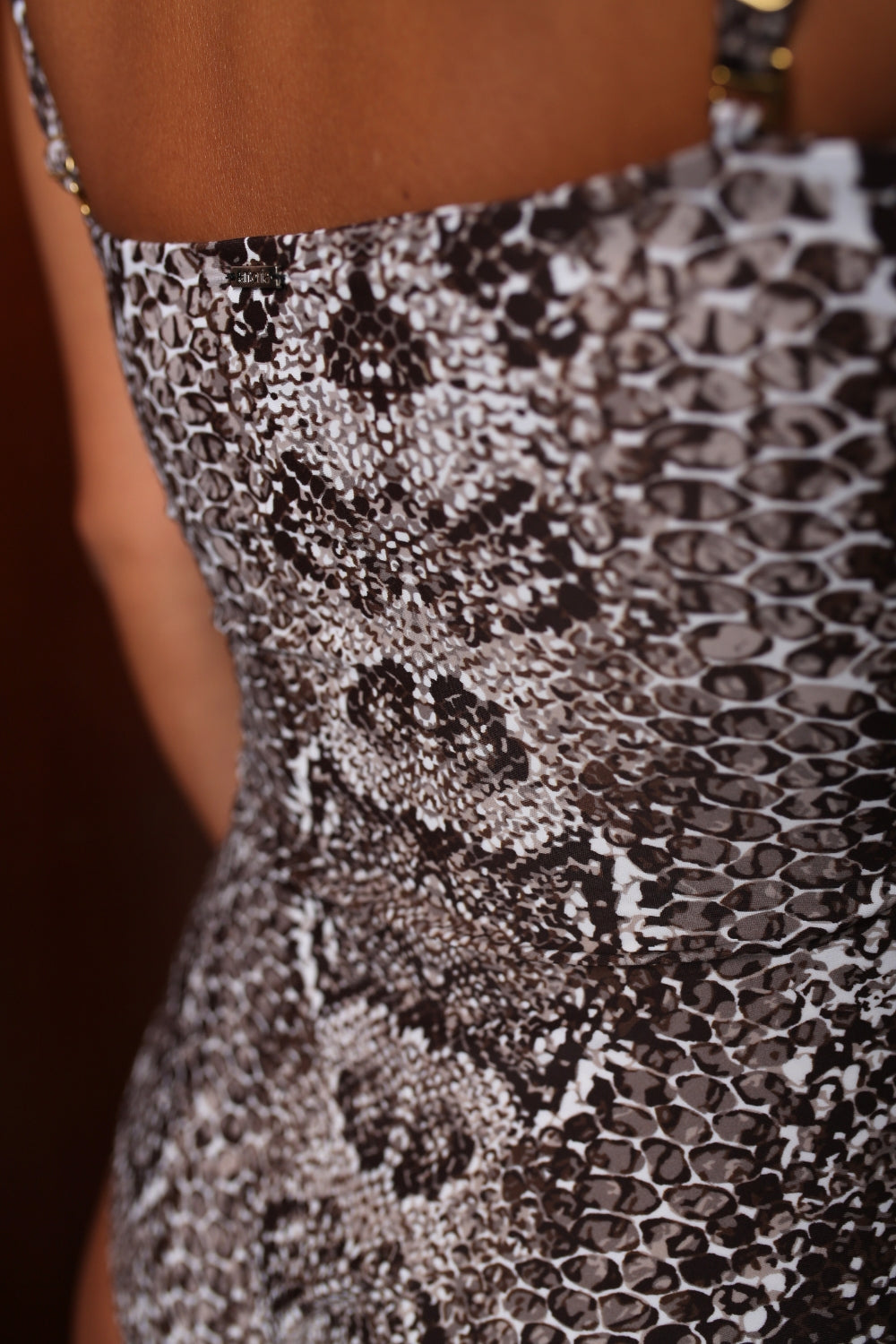 Preventa Entera Colán Serpiente terrenal reversible a marrón chocolate