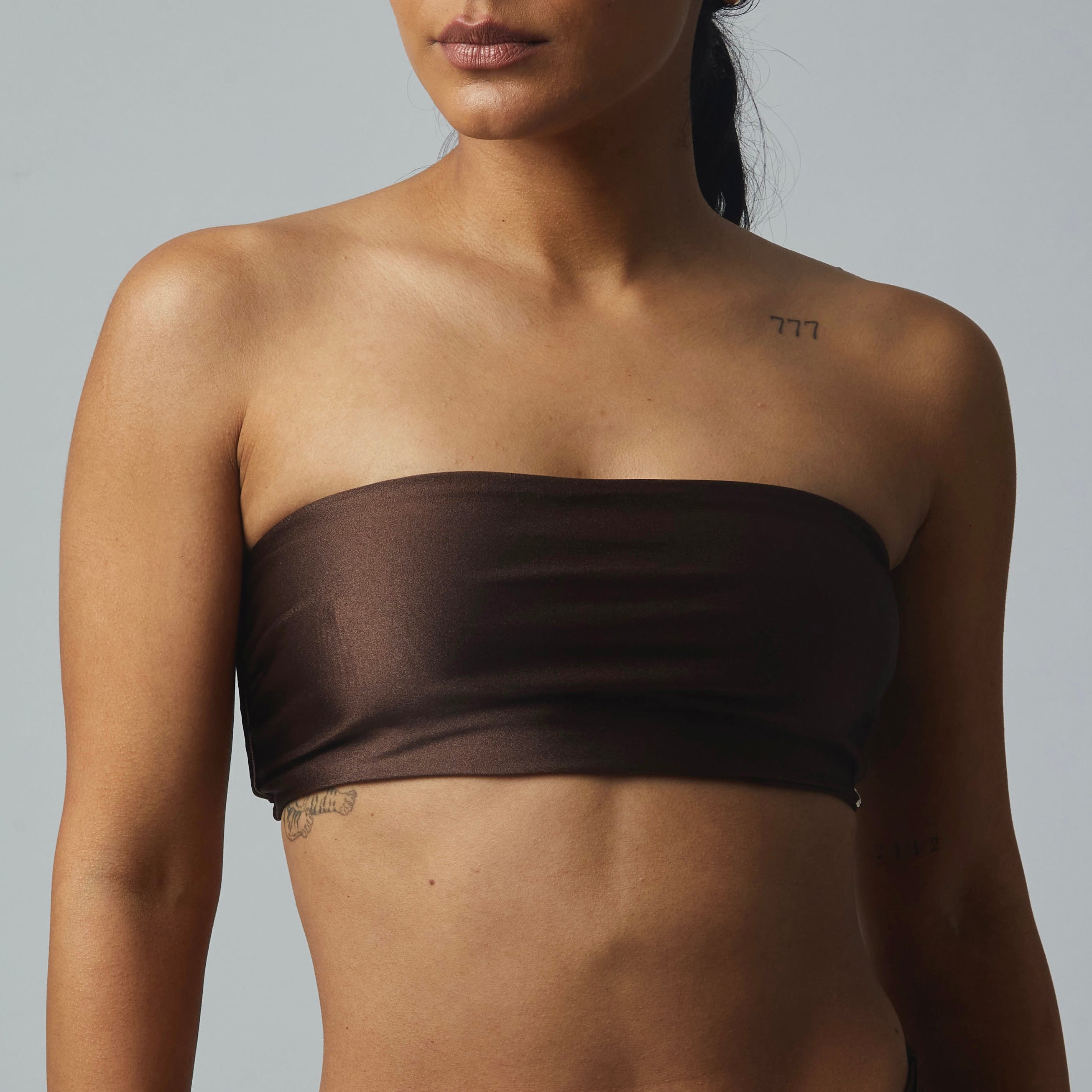 Top Olivia marrón satinado