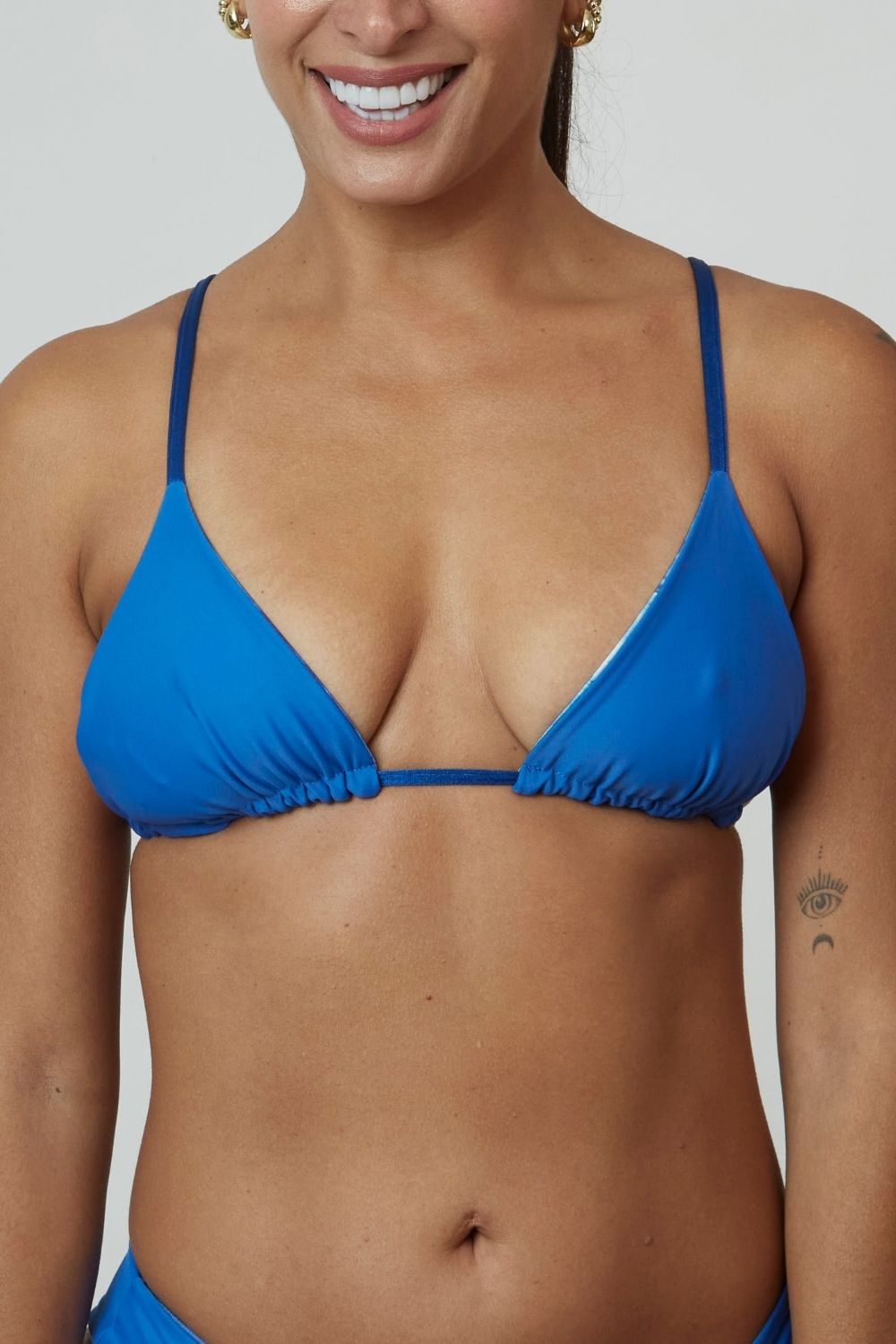 Top Gramas Agua satinado reversible a azul claro