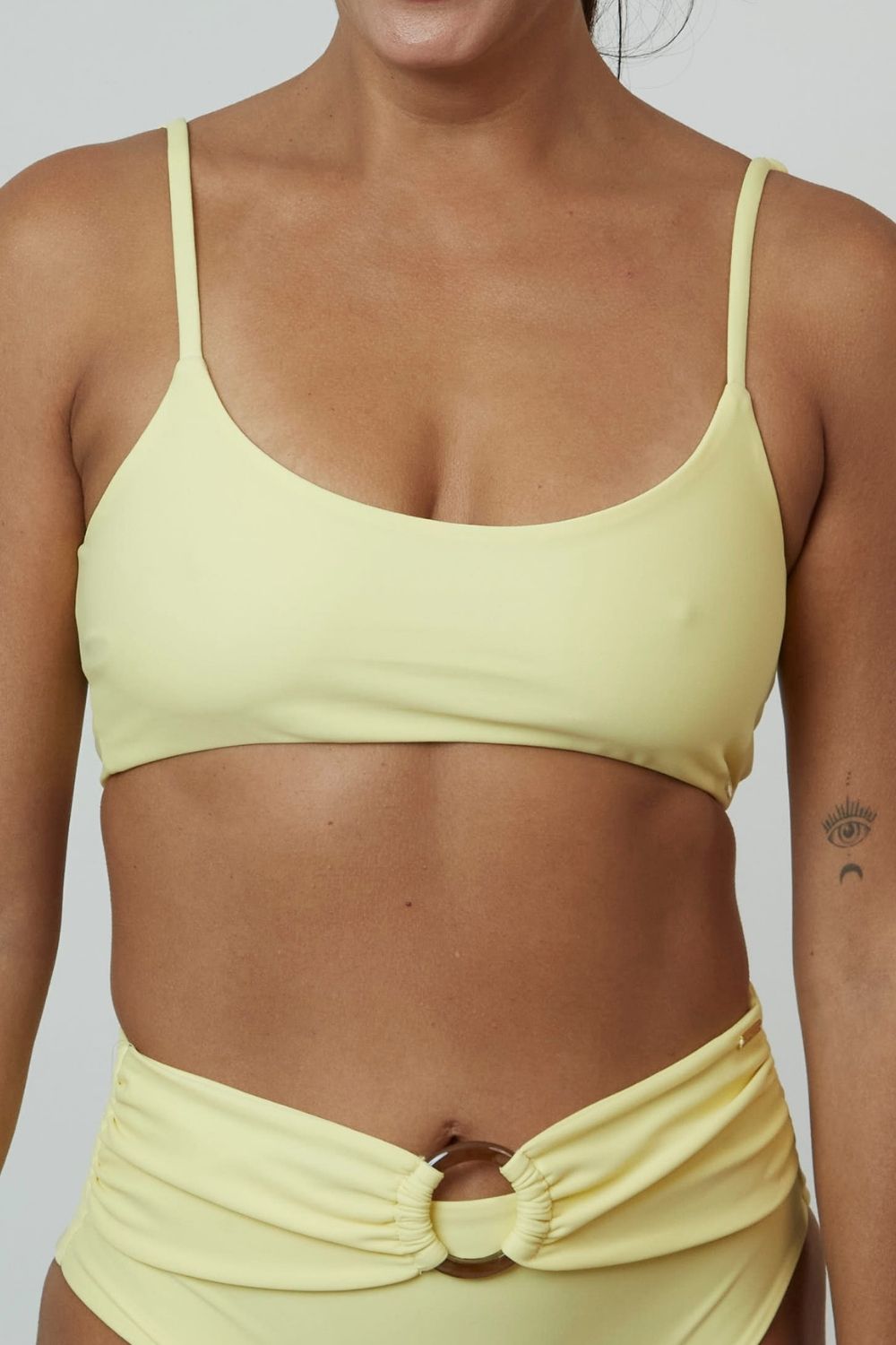 Top Vichayito Amarillo pastel