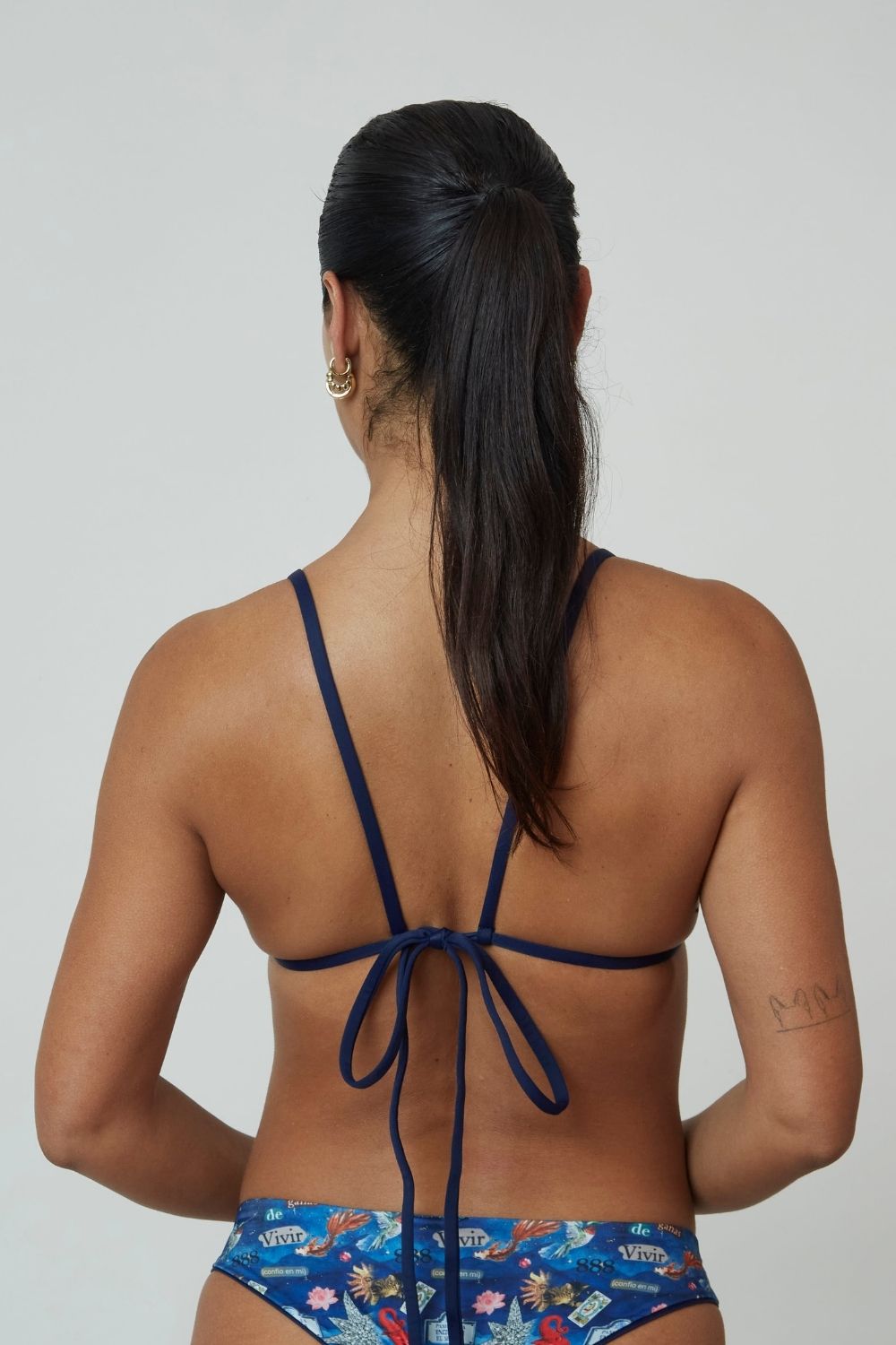 Top Gramas Amuletos reversible a azul marino