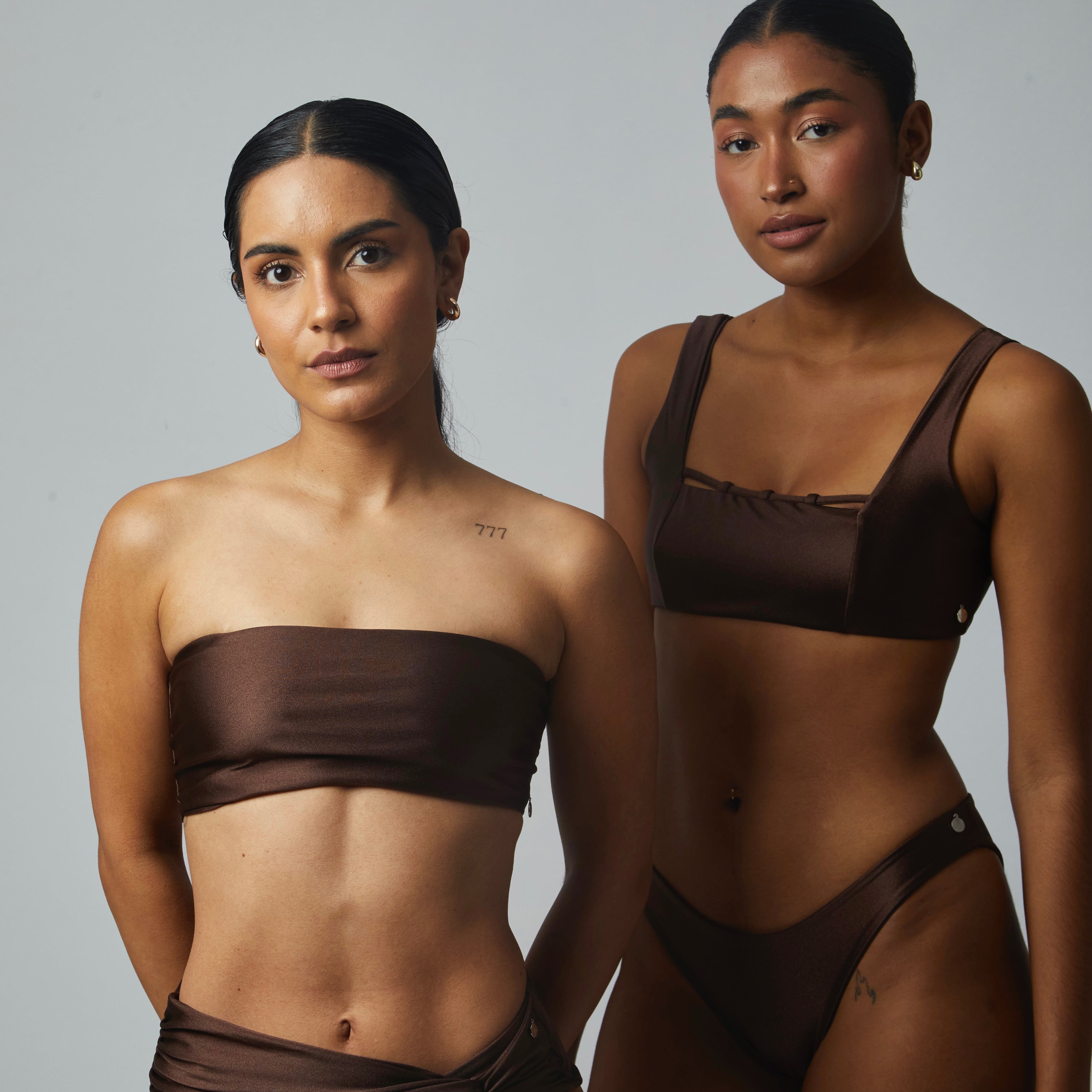 Top Olivia marrón satinado