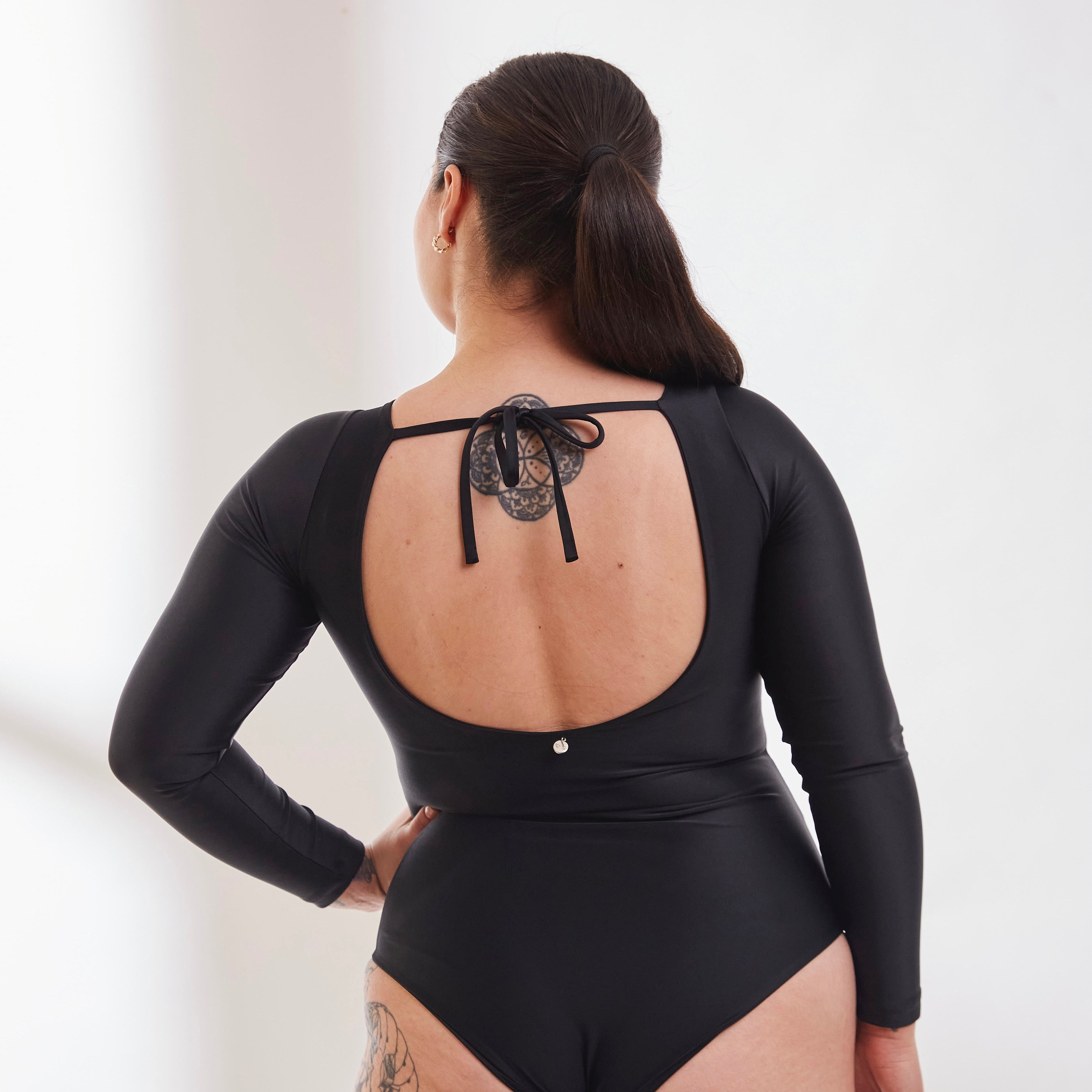 Entera Santorini con mangas negro