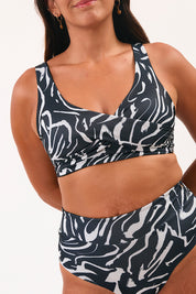 Top saona black and white
