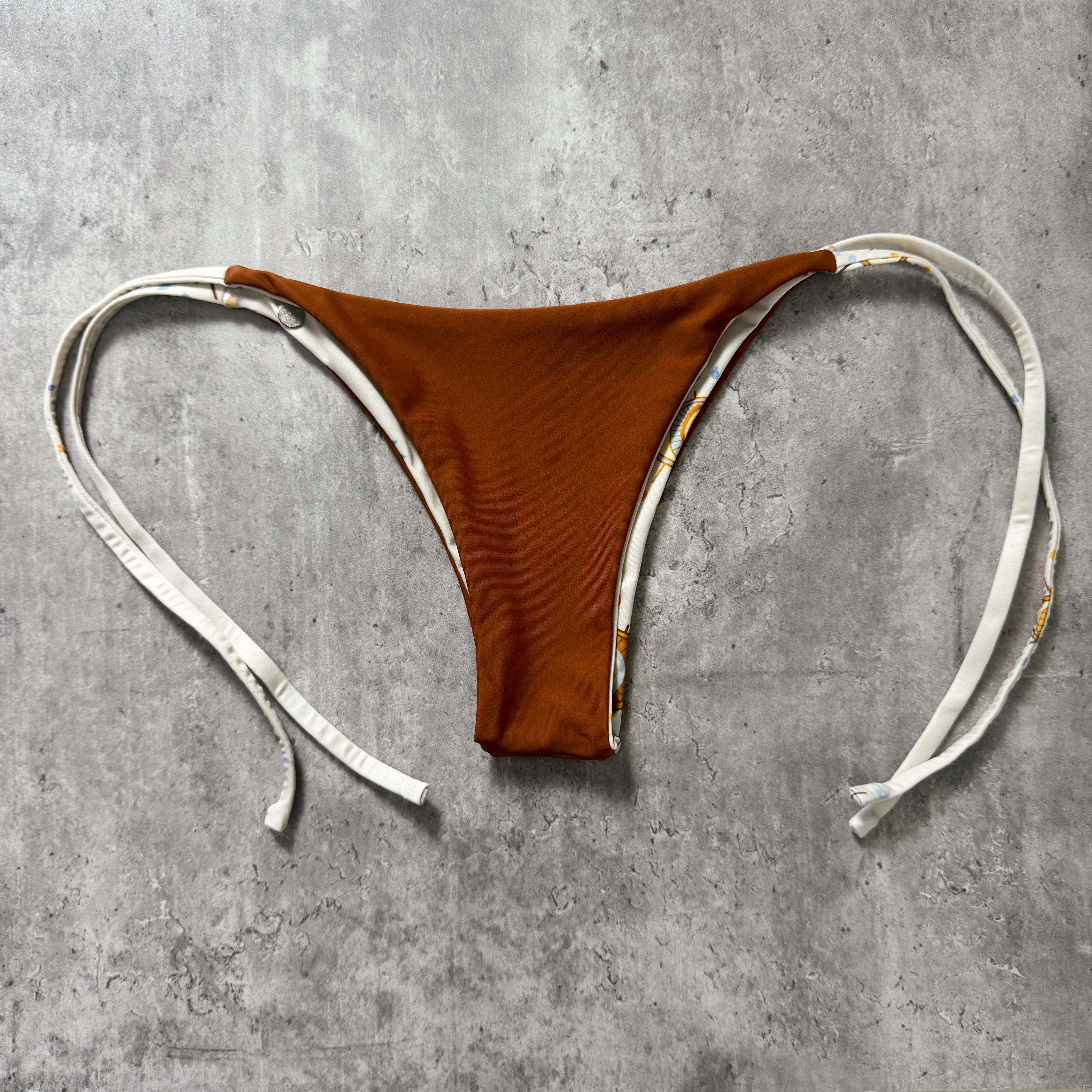 Bottom totoritas ojos reversible a tierra