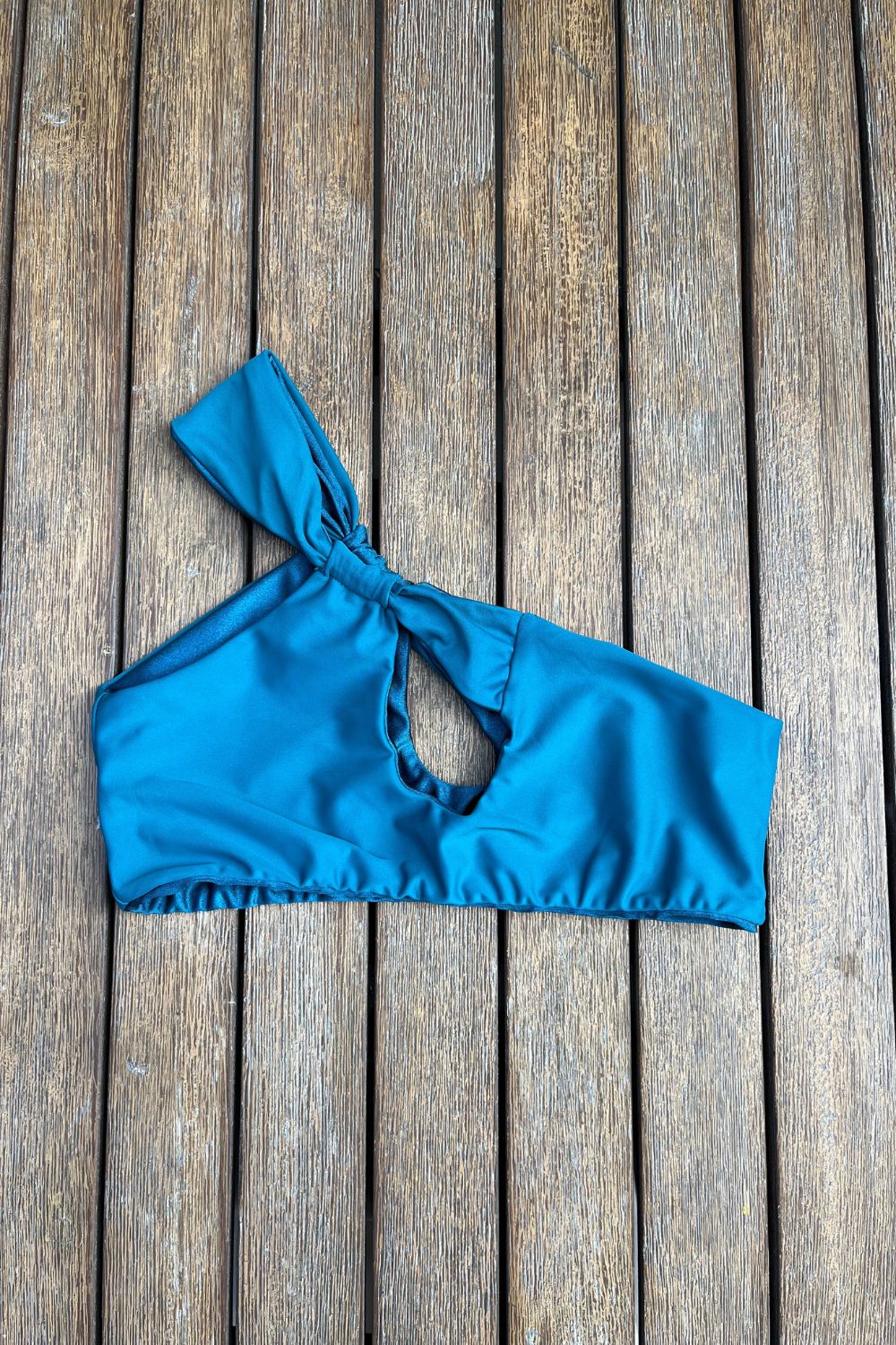 Top Barú Peacock satinado reversible a mate
