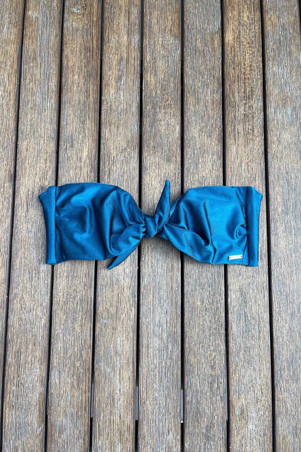 Top Olivia Peacock satinado