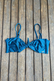 Top Olivia Peacock satinado