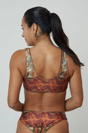 Top Cabo Tierra satinado reversible a marrón chocolate