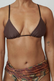 Top Gramas Tierra satinado reversible a marrón chocolate