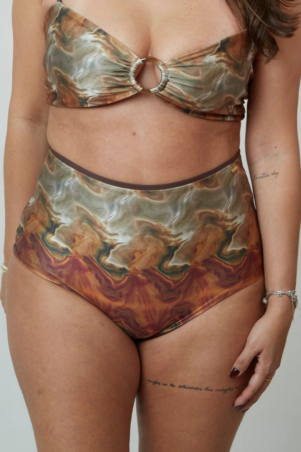 Bottom Paracas Tierra satinado reversible a marrón chocolate