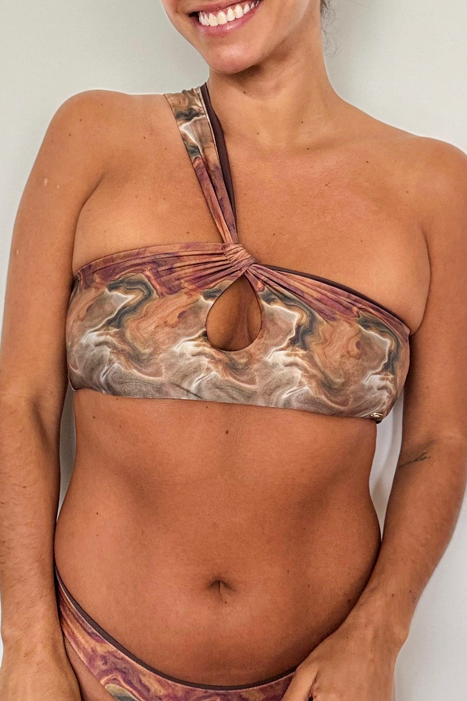 Top Barú Tierra satinado reversible a marrón satinado